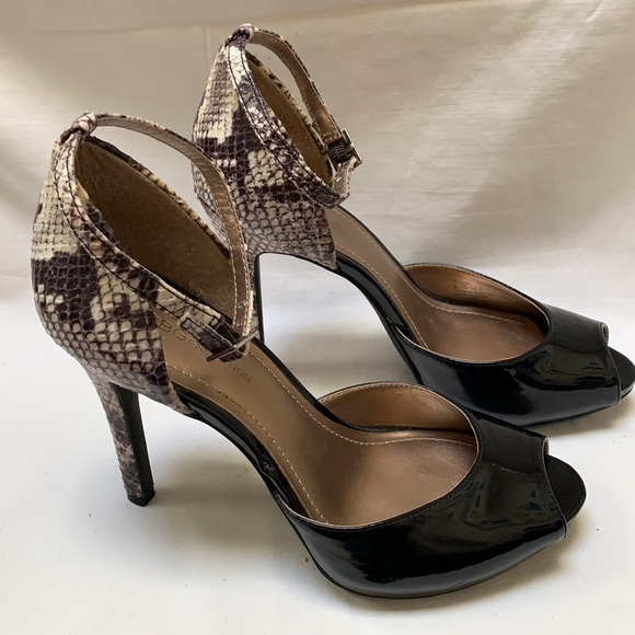 BCBG Snakeskin and black heel - Picture 2 of 5